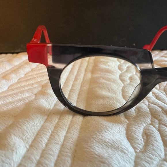 Anne & Valentin custom frames hand crafted in France 
Eyeglass Art Red Black - Picture 6 of 8